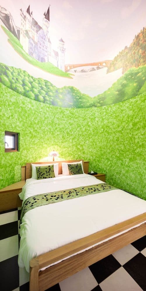 Double Room (New Swanstone Castle)