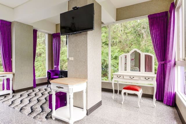 Quadruple Room, Bathtub