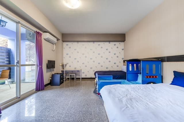 Family Room, Balcony