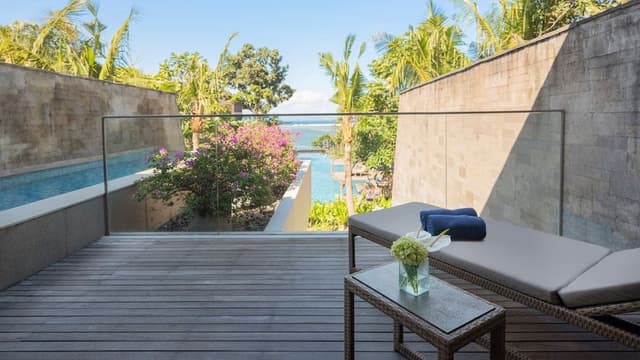 Heavenly Ocean View Pool Suite - 1 King Bed With Butler Service
