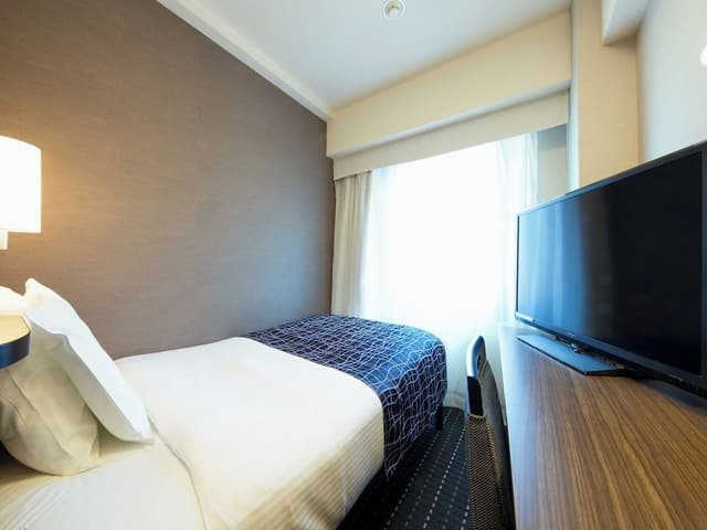 Single Room, Smoking