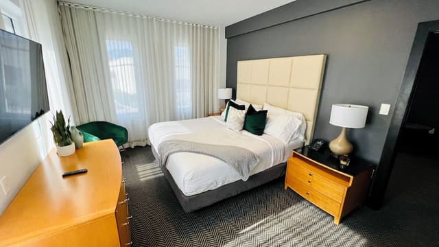 Suite, Multiple Beds (Two Bedroom Suite w/ Two Queens and O)