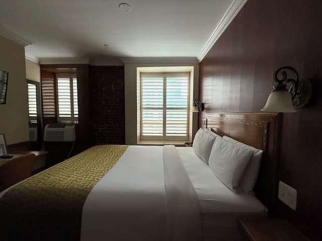 Standard Room, 1 Queen Bed, Non Smoking