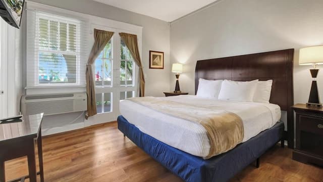 Premier Room, 1 King Bed, Terrace, Garden View