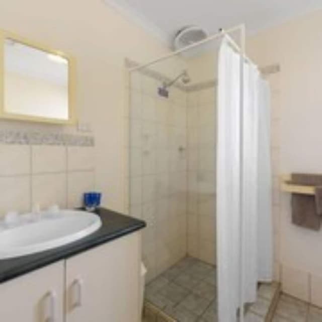 Standard 2 Bedroom Cabin - Sleeps 4