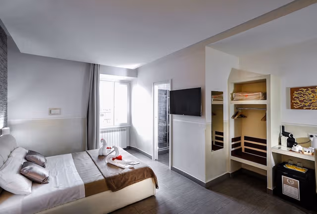 Superior Quadruple Room, 1 Bedroom, Private Bathroom, City View