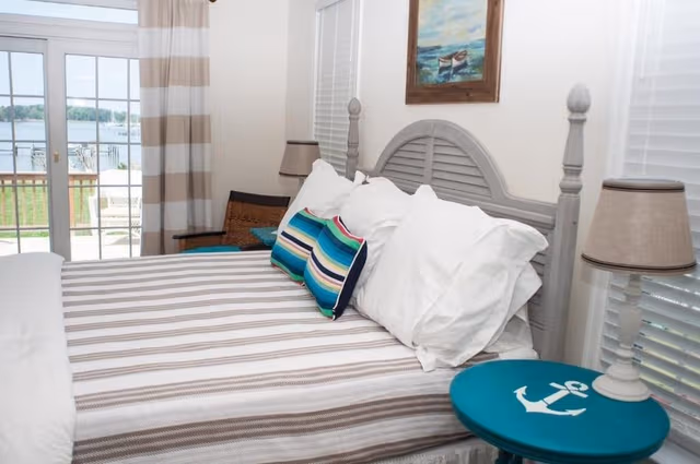 Comfort Room, 1 King Bed, Bay View