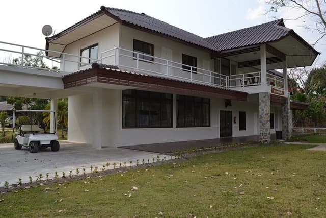 6 Bedrooms House - Palmfah Building