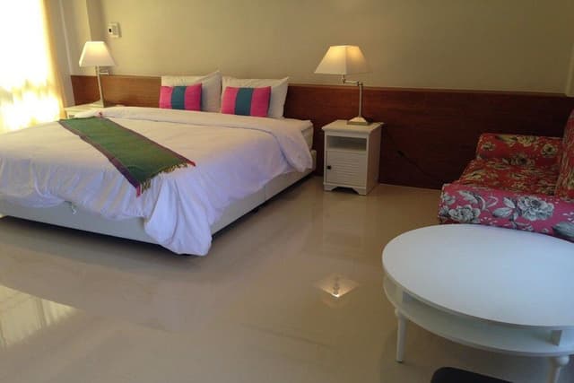 6 Bedrooms House - Palmfah Building