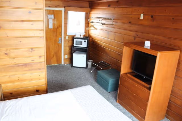 Room, 1 Queen Bed, Non Smoking (Waterfront)
