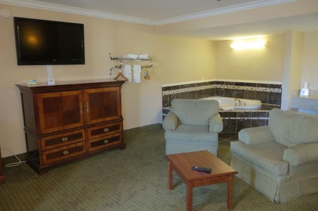 Deluxe Room, Hot Tub
