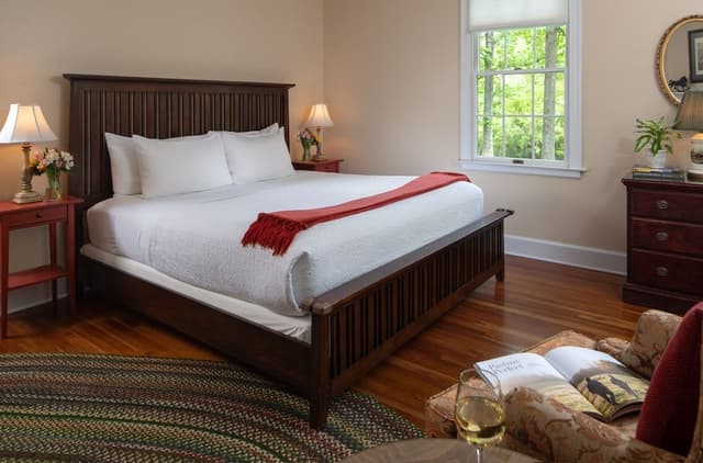 Deluxe Double Room, Jetted Tub, Garden View (Hunt Country Room)