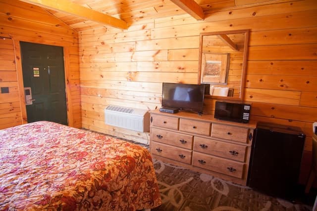 Standard Cabin, 1 King Bed