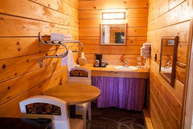 Standard Cabin, 1 King Bed