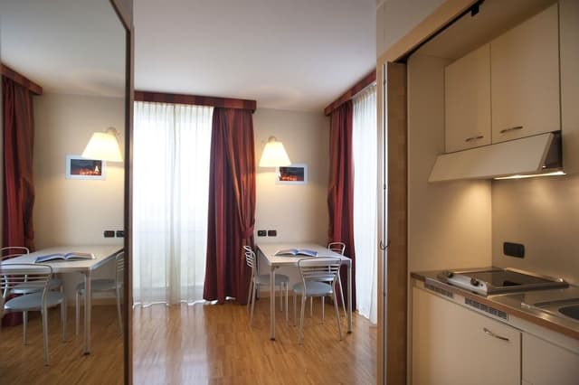 Studio, Kitchenette