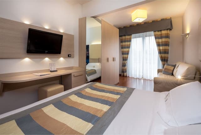 Deluxe Room, 1 Queen Bed, Balcony, Sea View