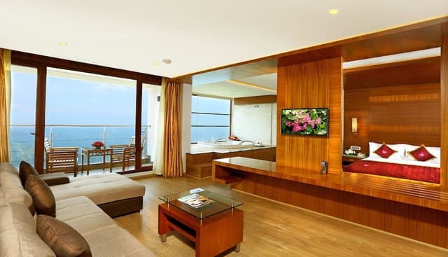 Jacuzzi suite
