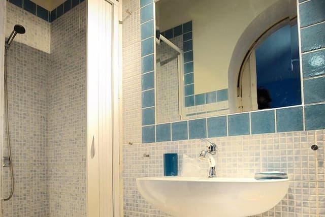 Room (Blue)