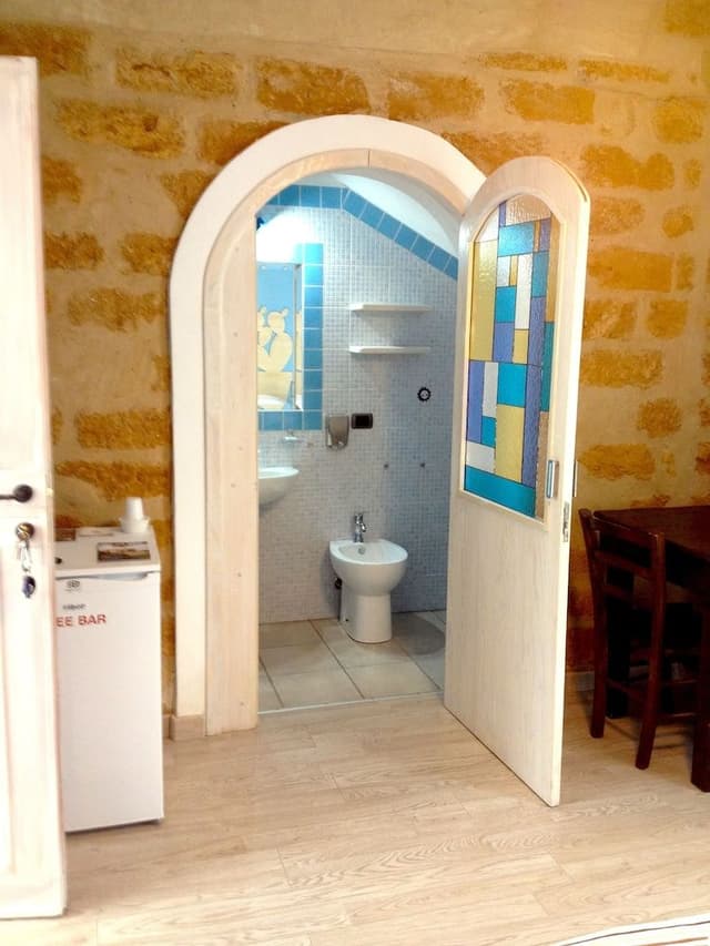 Room (Blue)