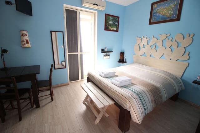 Room (Blue)