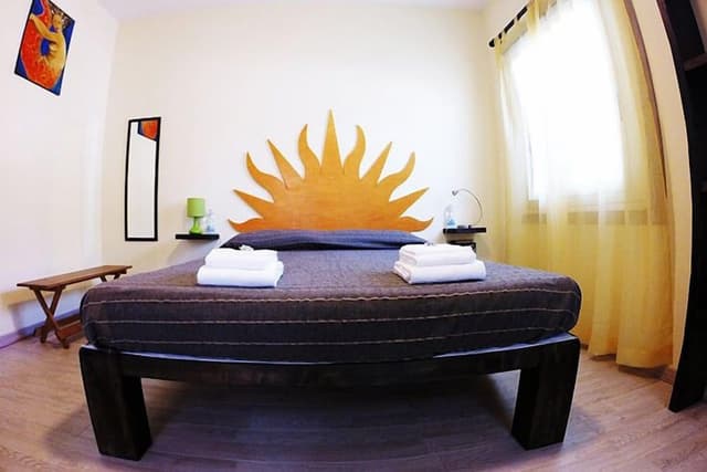 Room (Yellow)