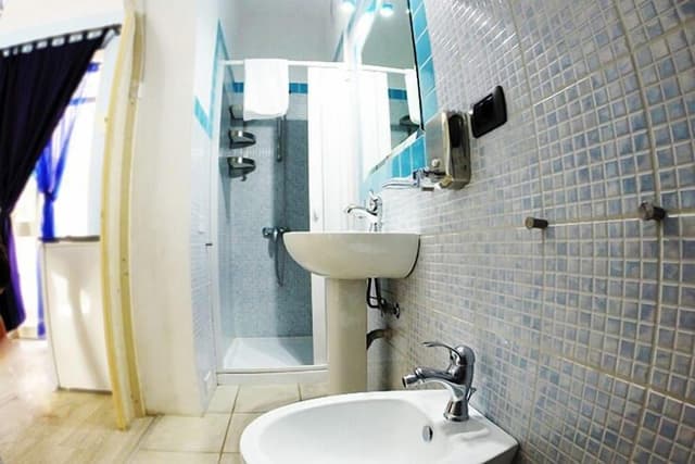 Room (Blue)
