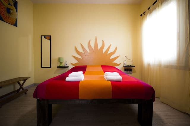 Room (Yellow)