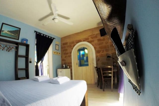 Room (Blue)