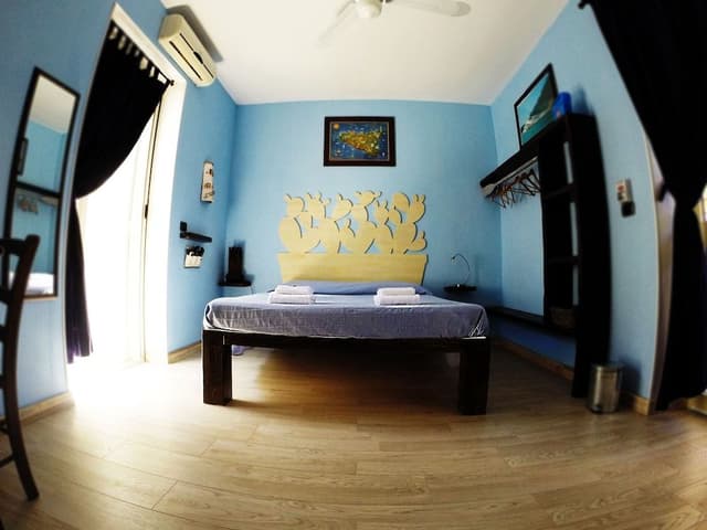 Room (Blue)
