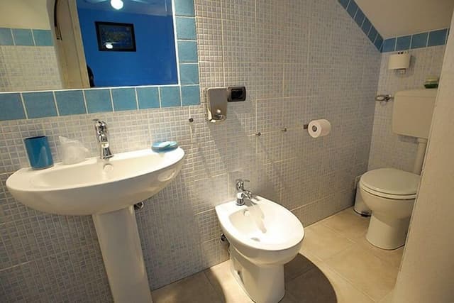 Room (Blue)