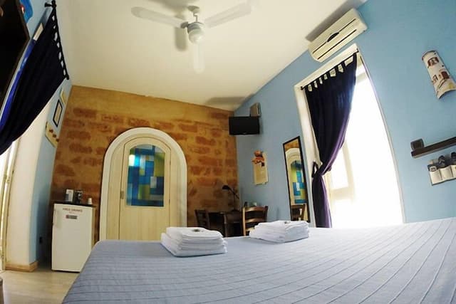 Room (Blue)