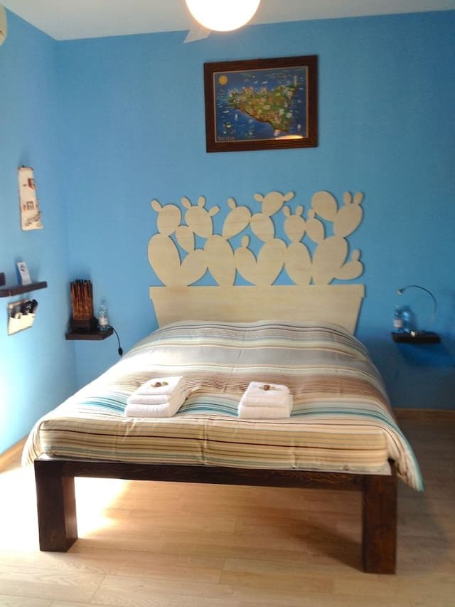 Room (Blue)