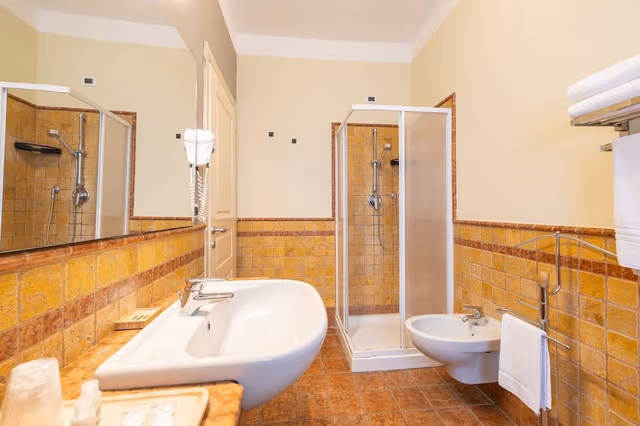 Deluxe Room, 1 Queen Bed, Hill View