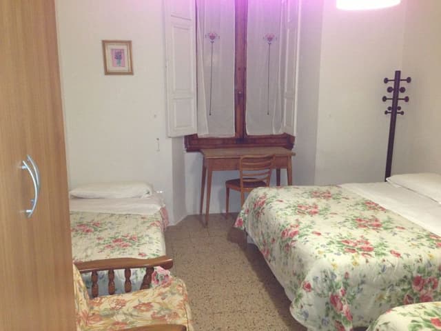 Room, Shared Bathroom (Family)