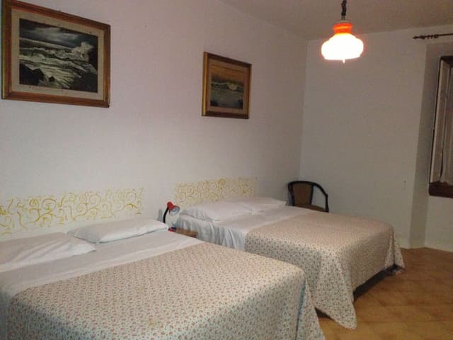 Room, Shared Bathroom (Family)
