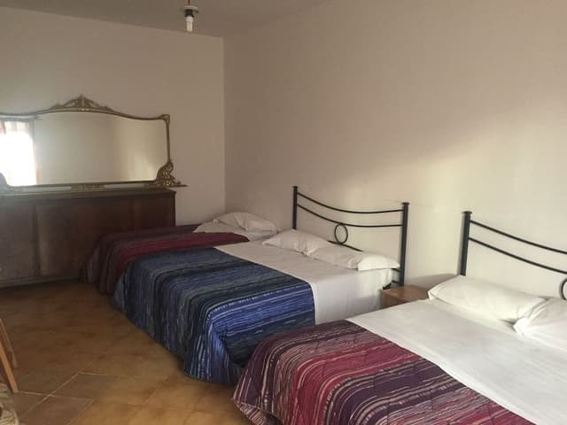 Room, Shared Bathroom (Family)