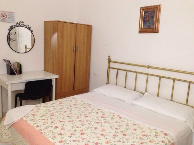 Room, Shared Bathroom (Family)