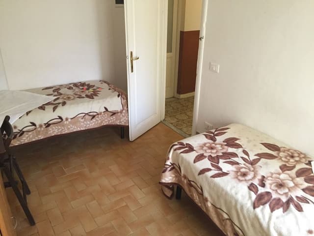 Room, Shared Bathroom (Family)