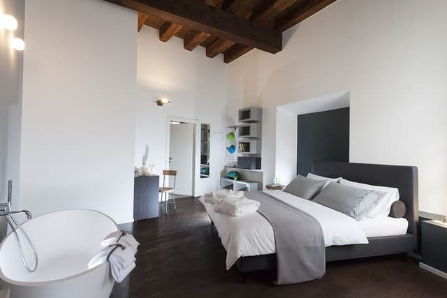 Romantic Double Room, Bathtub