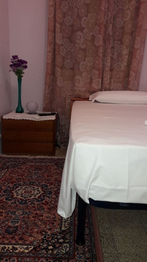 Standard Single Room, Shared Bathroom