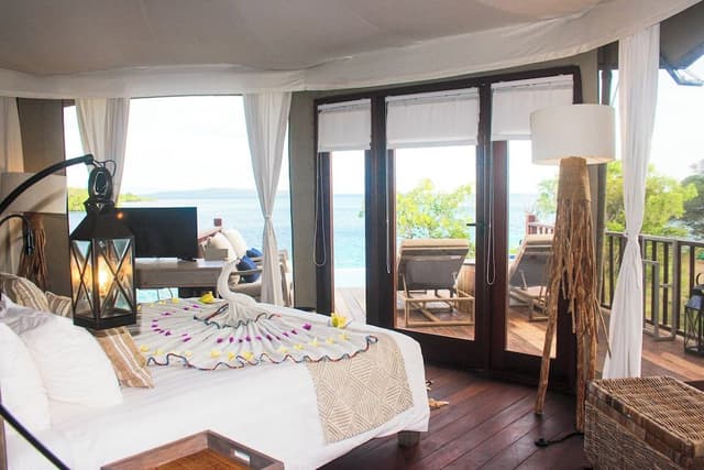 Cliff Tent Pool Villa