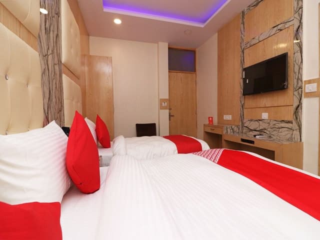 Deluxe Double or Twin Room, 1 King Bed
