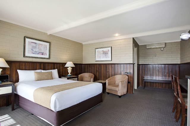 Standard Queen Room