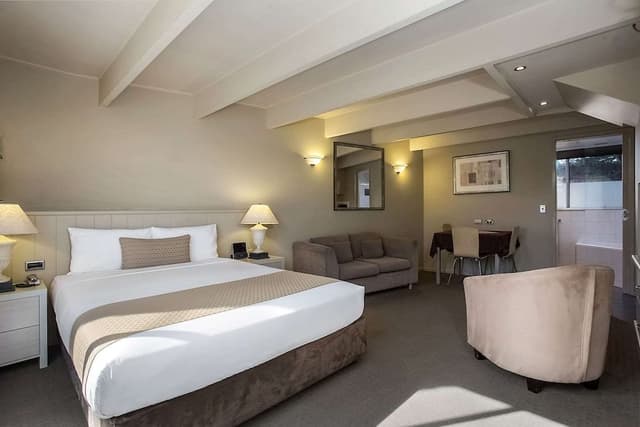 Three Bedroom Spa Suite (2 Queen & 2 Single Beds)