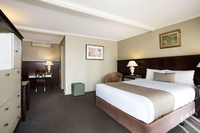 Standard Queen Room