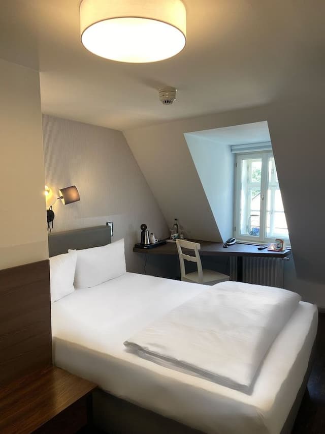Double Room, Annex Building (directly on Krämerbrücke -no elevator)