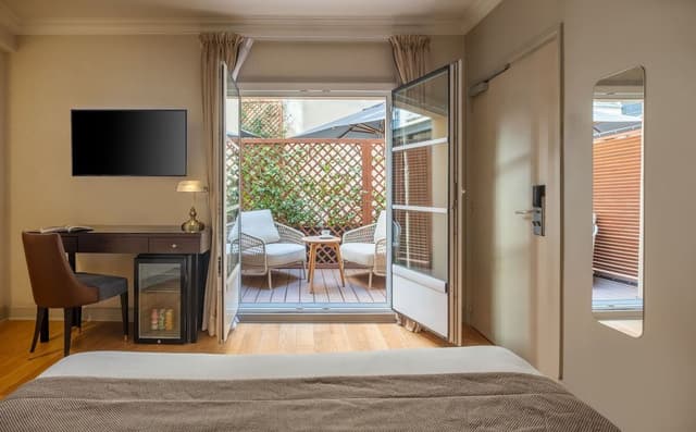 Room, 1 Double Bed, Courtyard View