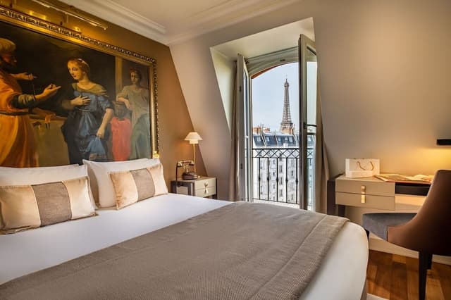 Double room with Eiffel tower view