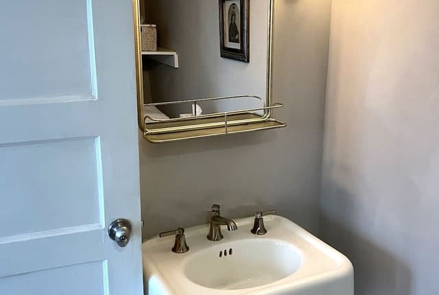 Room, 1 Queen Bed (The Lucile)