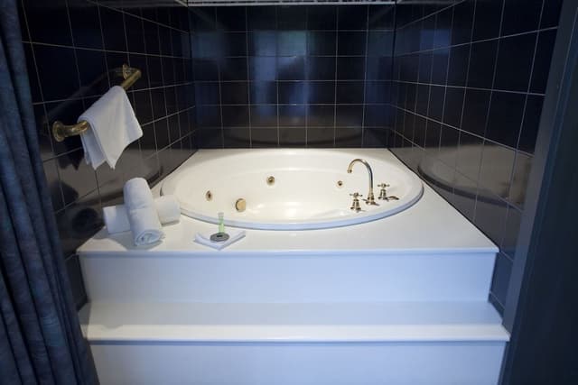 King Spa Suite